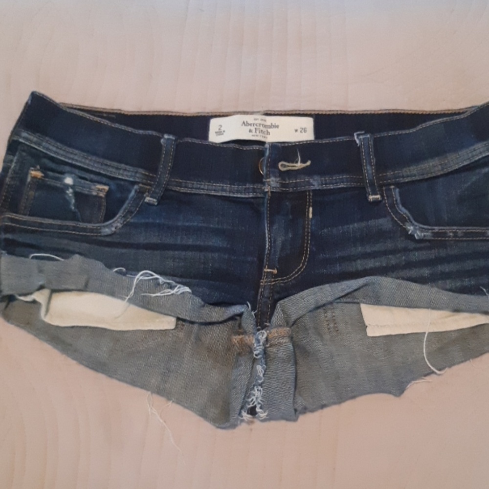 Abercrombie and Fitch short shorts sz 2 W26